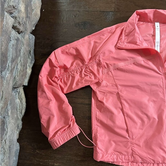 Lululemon-Lightweight Cropped Track Jacket-Raspberry Cream-size 8-NWOT - Picture 13 of 14